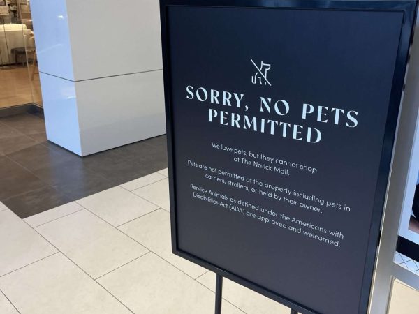 Natick Mall pets sign